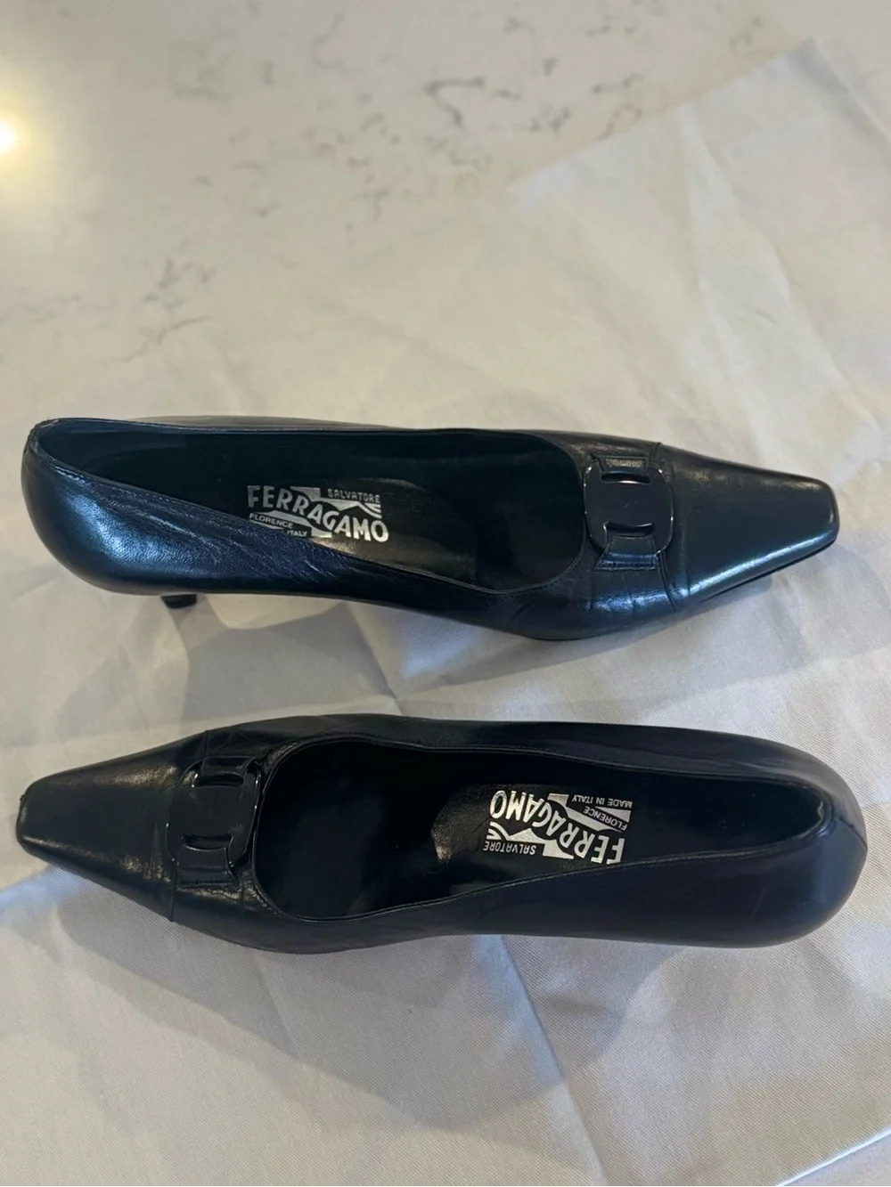 Salvatore Ferragamo Black Leather Tonal Gancini Buckle Heeled Pumps Size 10 B
